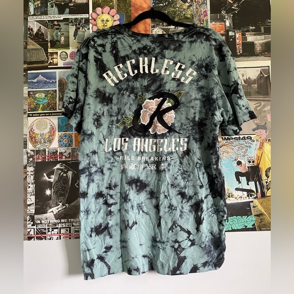 YOUNG & RECKLESS t-shirt - Picture 2 of 2